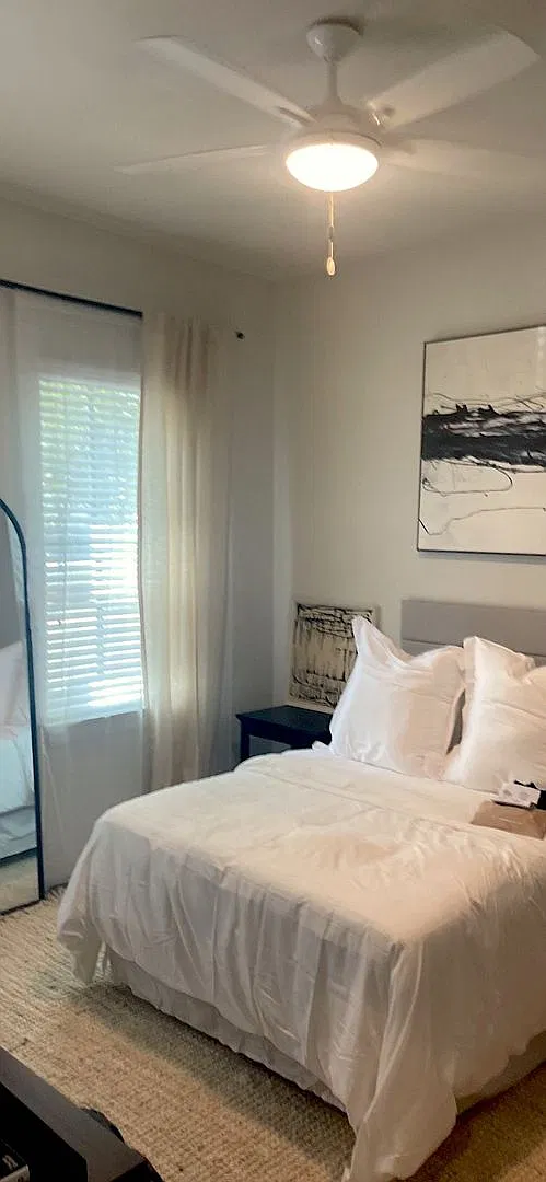 Upscale 2 Bed/1.5 Bath Apartment In The Heart Of Savannah! — Photo 4