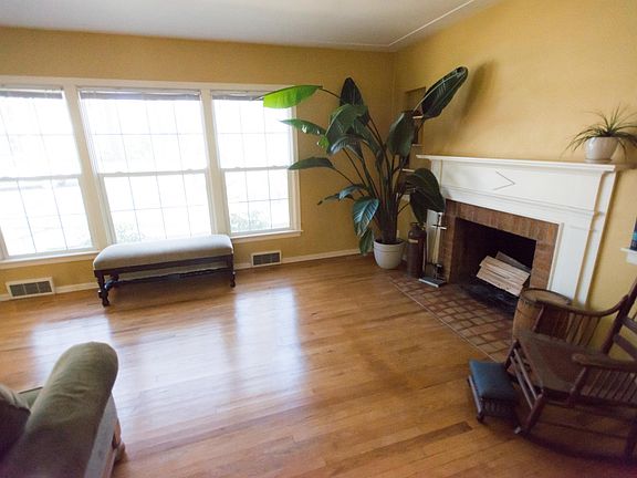4th image of 822 Reynard St SE