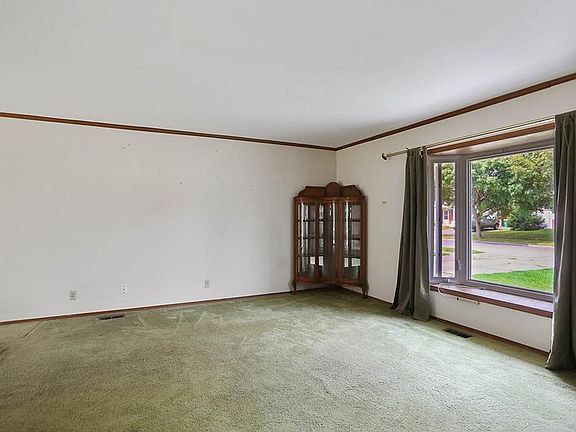 5th image of 406 Kennison Ave