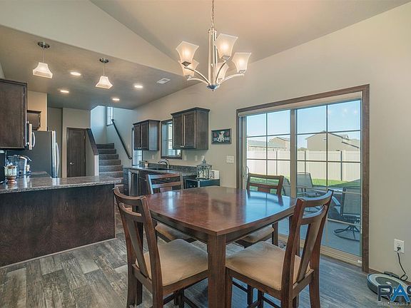 4th image of 2415 E Meadowside Pl