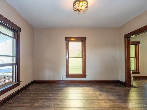 3rd image of 1611 Grand Ave