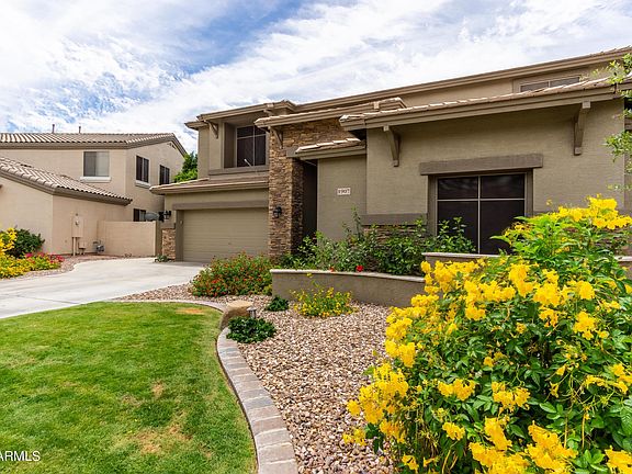 4th image of 1907 E Carob Dr