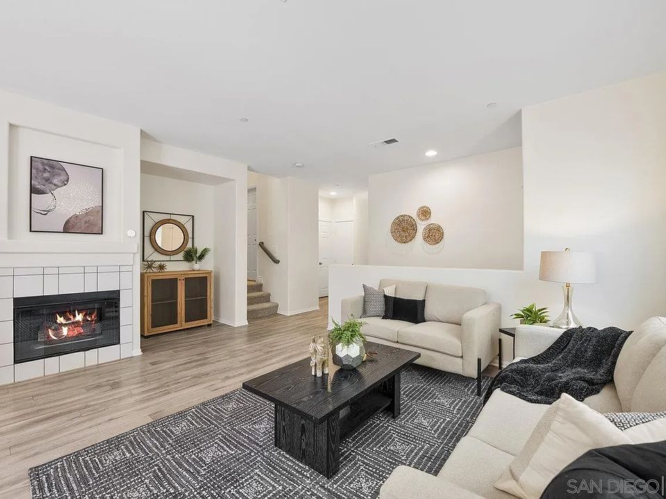 1st image of 233 Aurora Ave