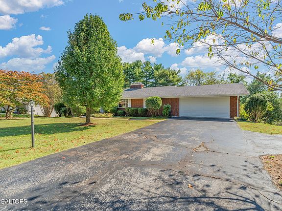 3rd image of 8220 Corteland Dr