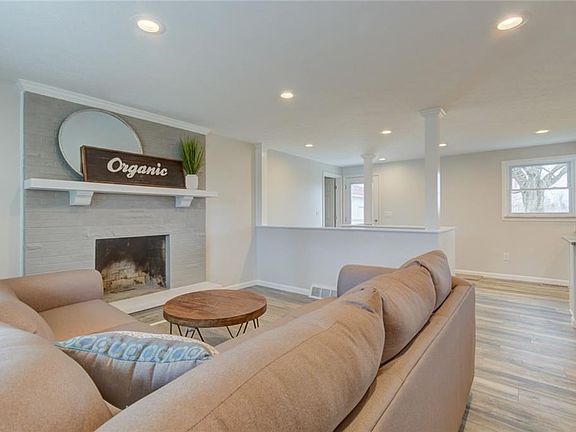 2nd image of 3065 Bell Dr