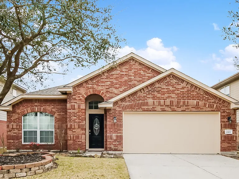 1919 Treasure Mountain Dr — Photo 1
