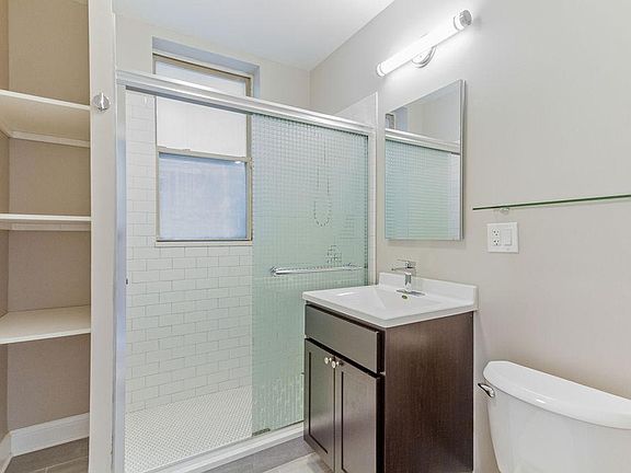 5th image of 3240 W Augusta Blvd #1