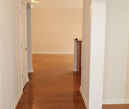3rd image of 502 Courtyard Way