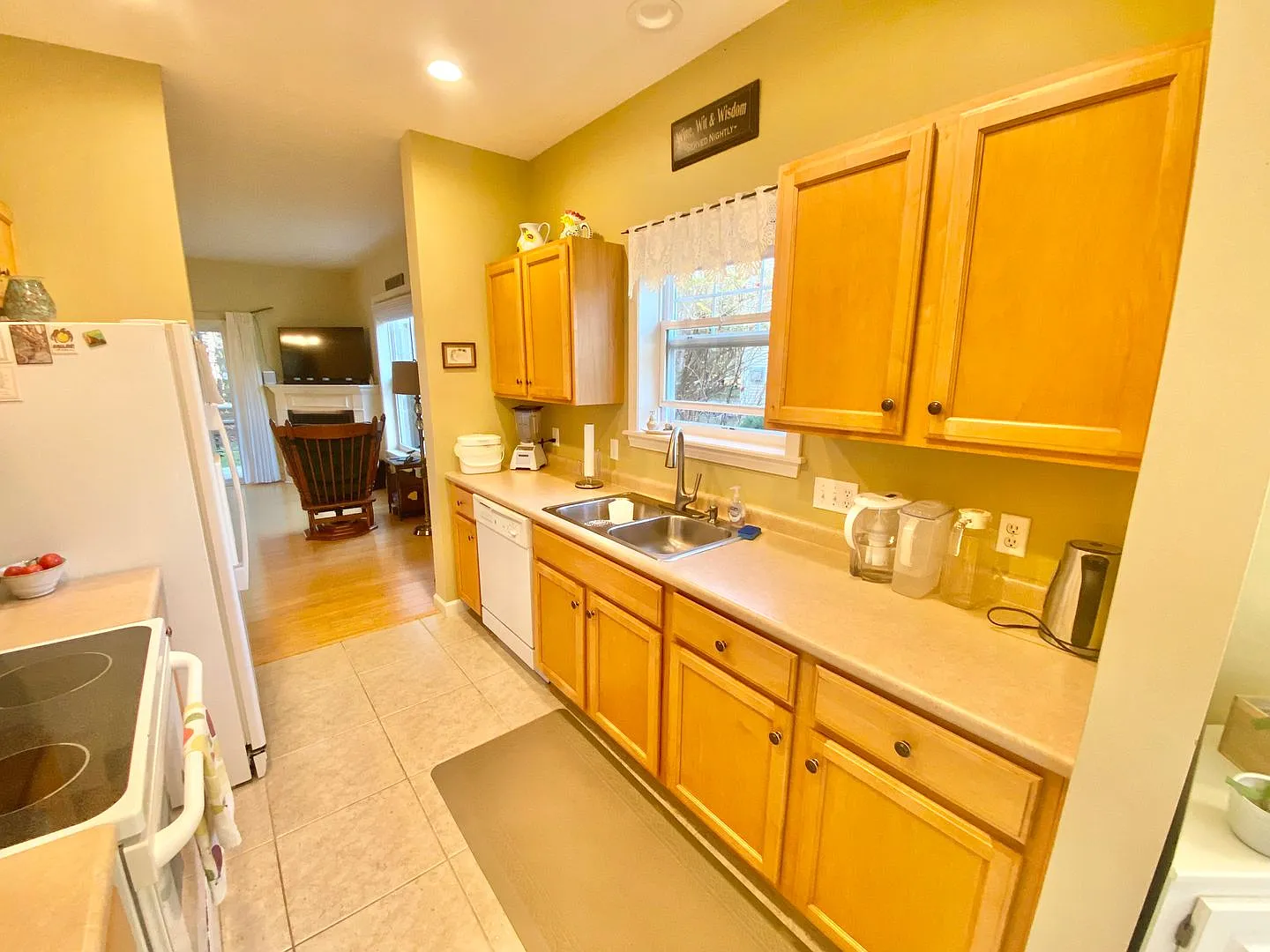Furnished 2 Or 3 Bedroom Condo Essex Junction Short Term Lease — Photo 2