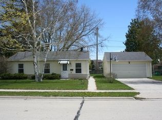 3309 Bellevue Pl, Two Rivers, WI 54241