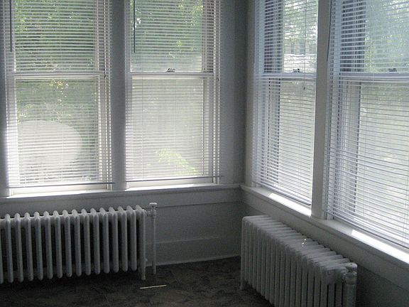 4th image of 165 1/2 W Broadway St