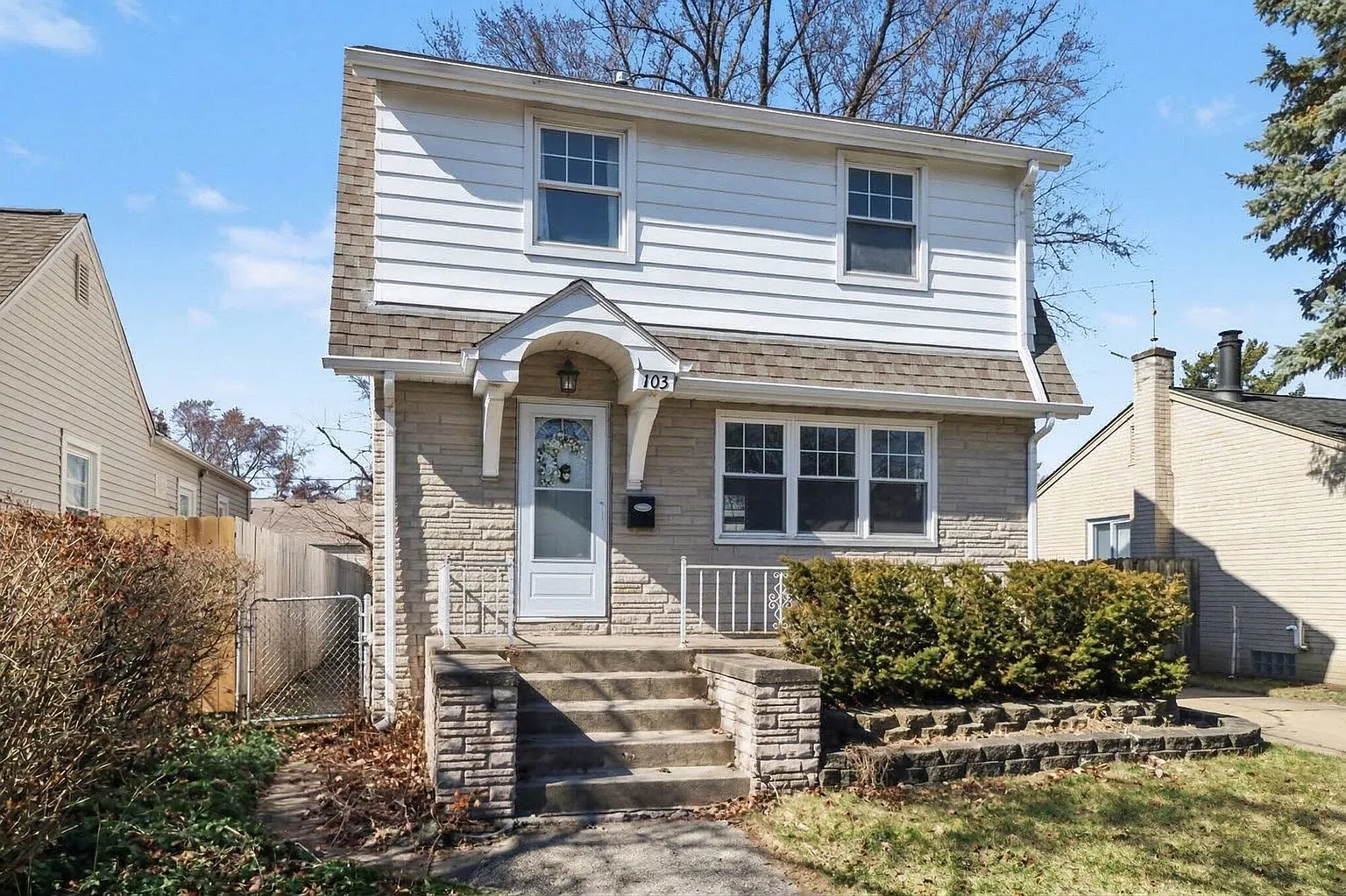1020 McLean Ave photo 1