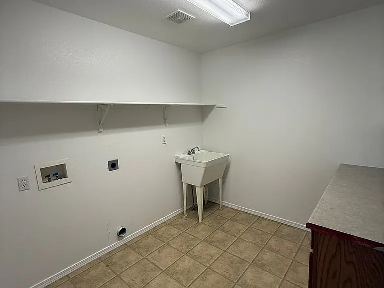 2505 Nimbus Ct — Photo 16