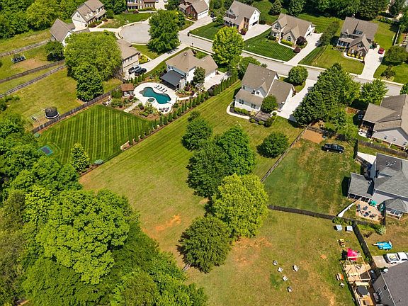 4th image of 1117 Amber Glades Ln