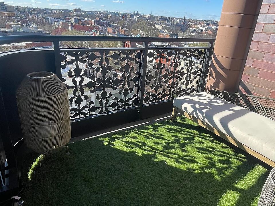 80 sqf balcony with view of Washington Monument