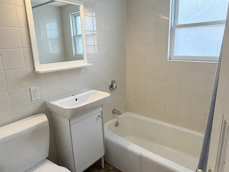 136 Lowell St #2 — Photo 7
