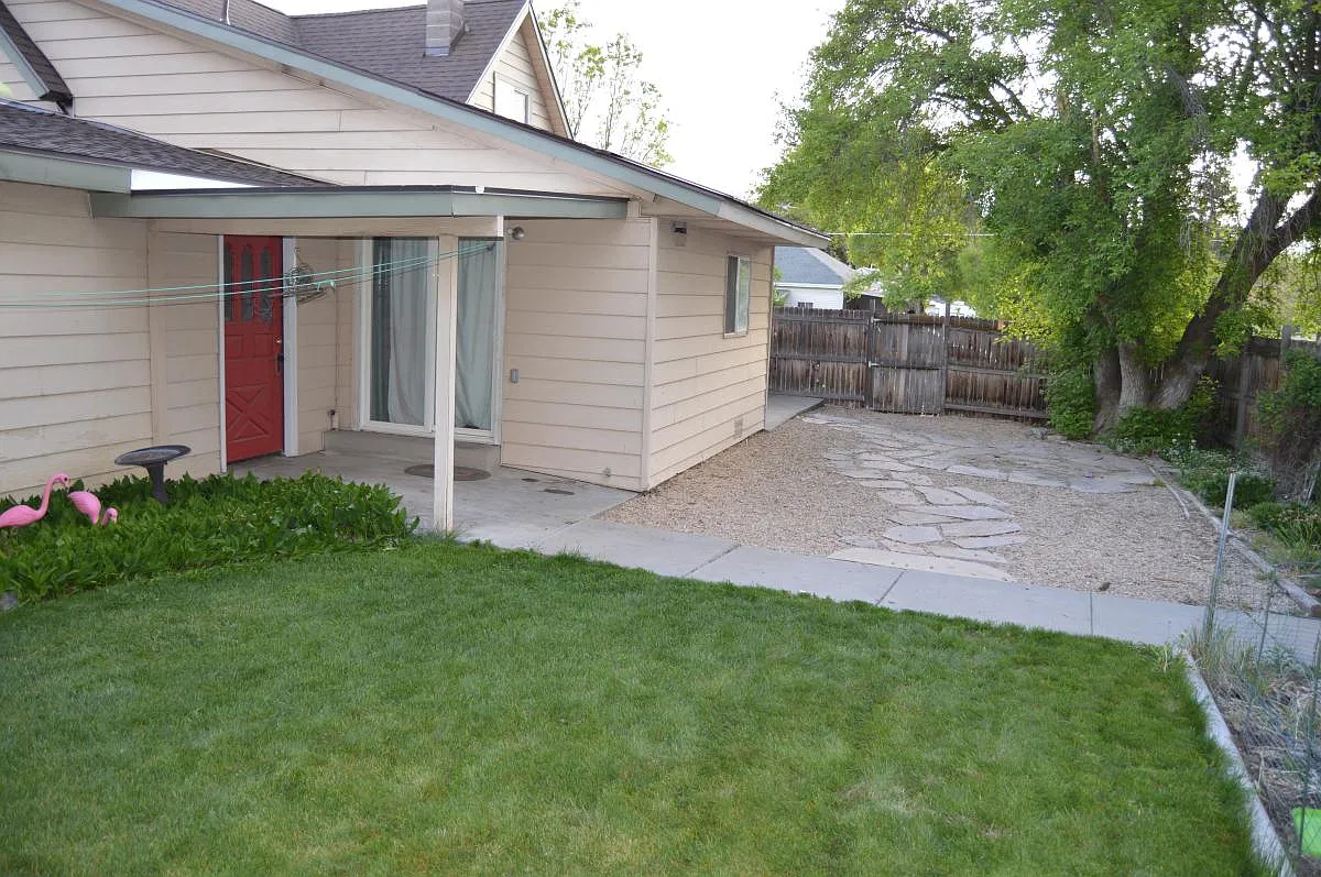 4 bed, 2.5 bath, 2200 sqft, $2,200 — Photo 2