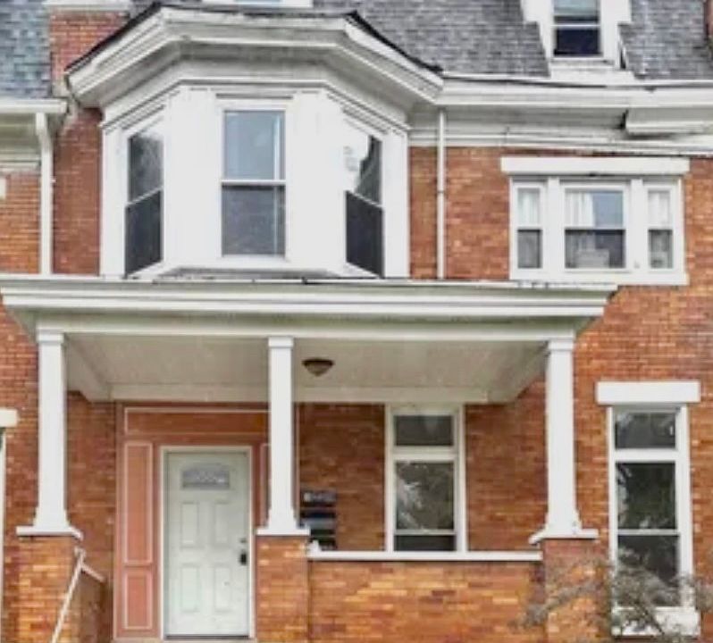 1st image of 805 Brooks Ln #1