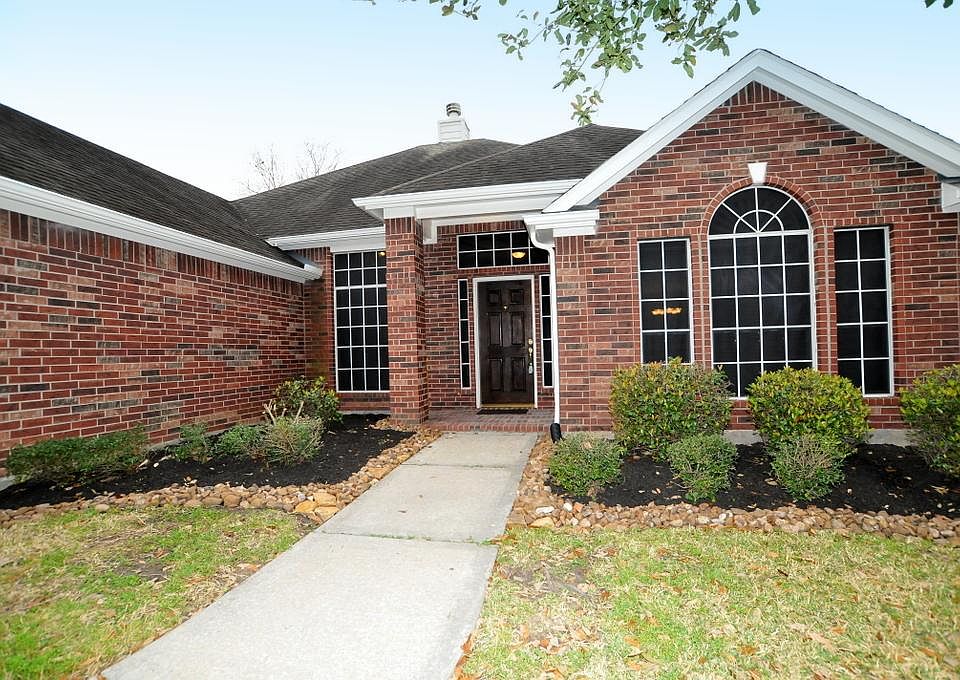 1st image of 513 Green Cedar Dr