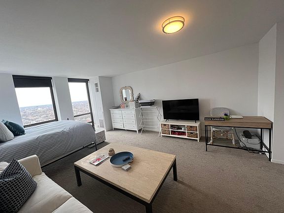 4th image of 1660 N Lasalle St #3204
