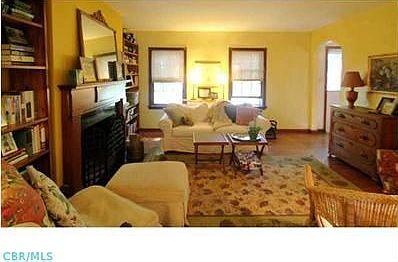 3rd image of 829 Francis Ave