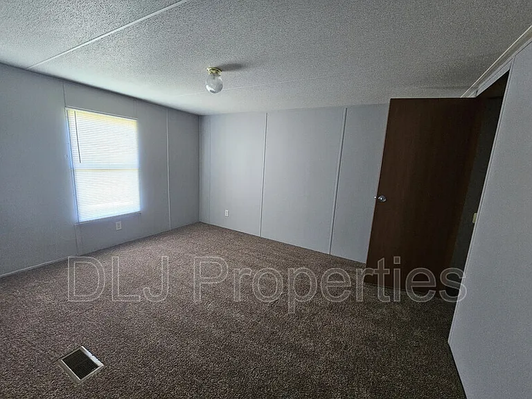 1376 Providence Rd — Photo 10