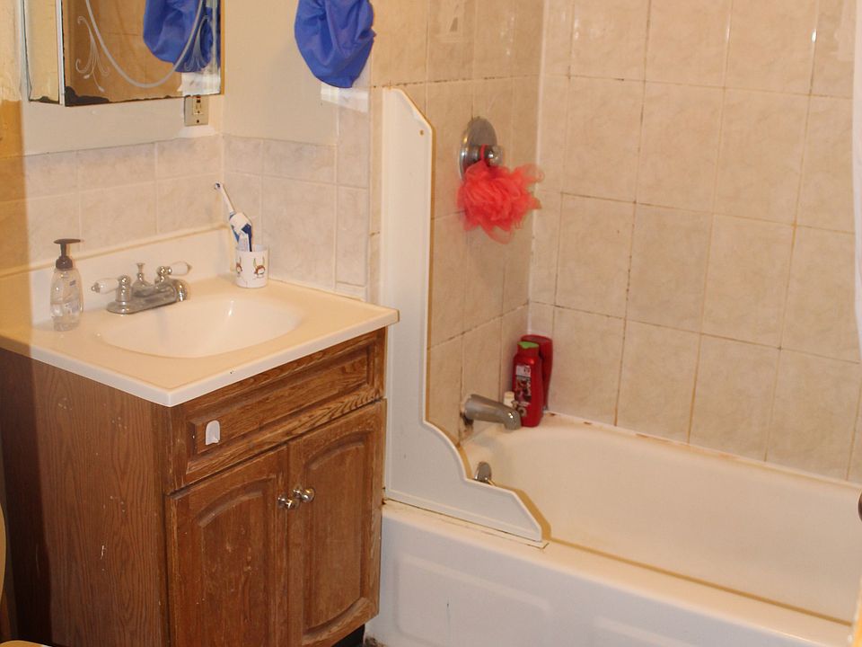 2nd image of 86 Hammond St Ste A