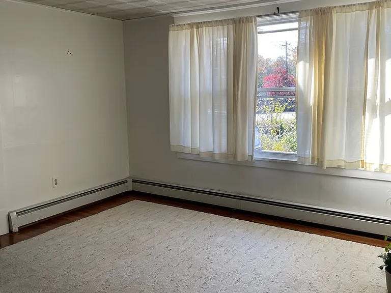 107 E Main St — Photo 2