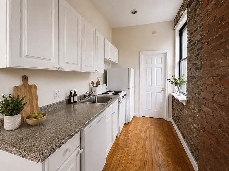 254 E 3rd St #15 — Photo 4
