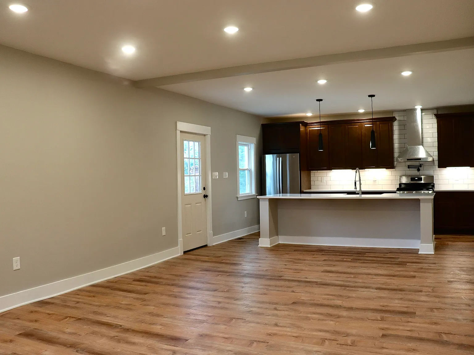 4 bed, 2.5 bath, 2500 sqft, $2,400 — Photo 2