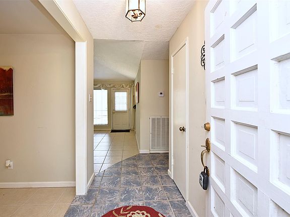 4th image of 12310 Oak Park Cir