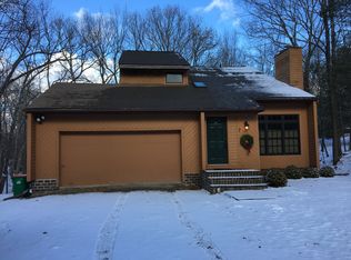 7 Straub Dr, Pleasant Valley, NY 12569