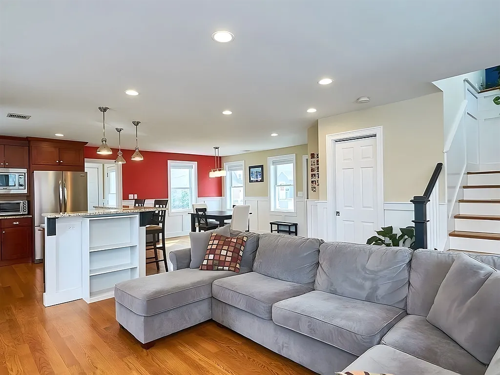 4 bed, 3.5 bath, 2422 sqft, $6,200 — Photo 3