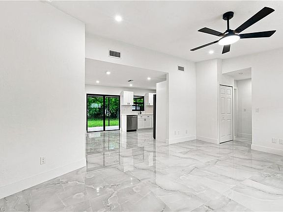 5th image of 3055 53rd ST SW