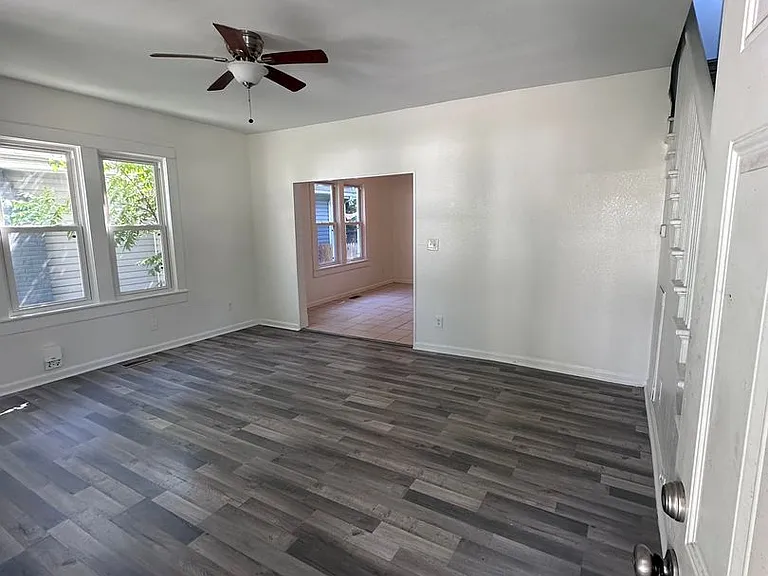 2815 Keller Ave — Photo 2