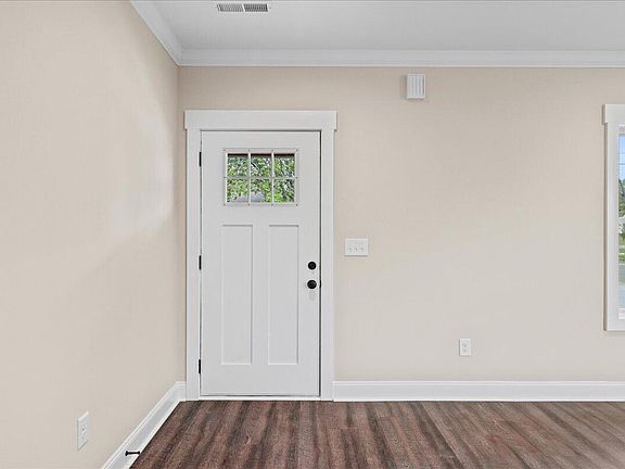 4th image of 402 Poplar St