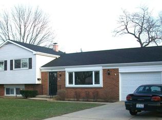 53 New Castle Ct, Crystal Lake, IL 60014