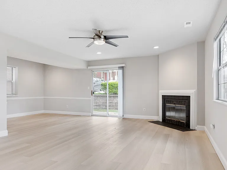9053 N Swan Cir — Photo 6