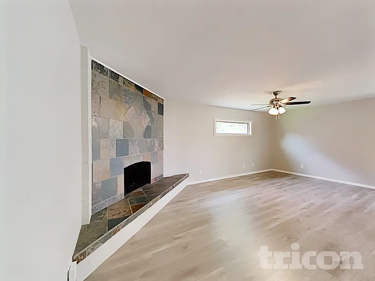 416 Forestwood Dr — Photo 2