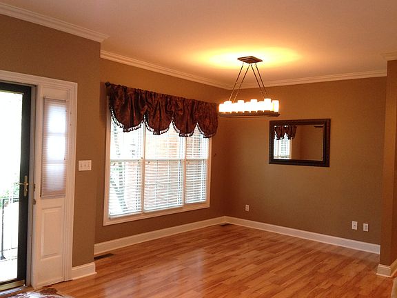 5th image of 105 Alpine Ct