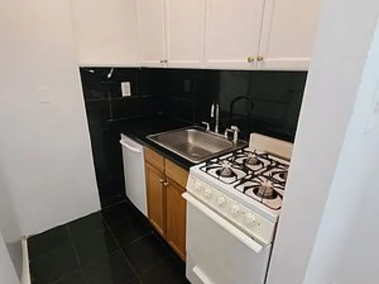 2790 Broadway #4A — Photo 1