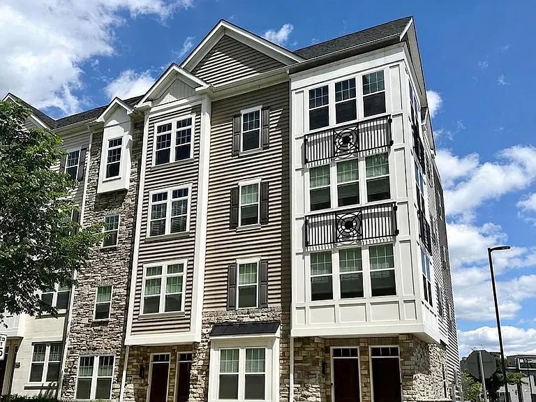 201 Charles Ellis Dr — Photo 1