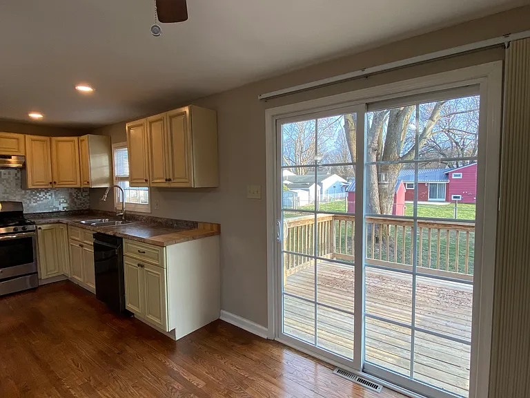 112 Meadow River Dr — Photo 4