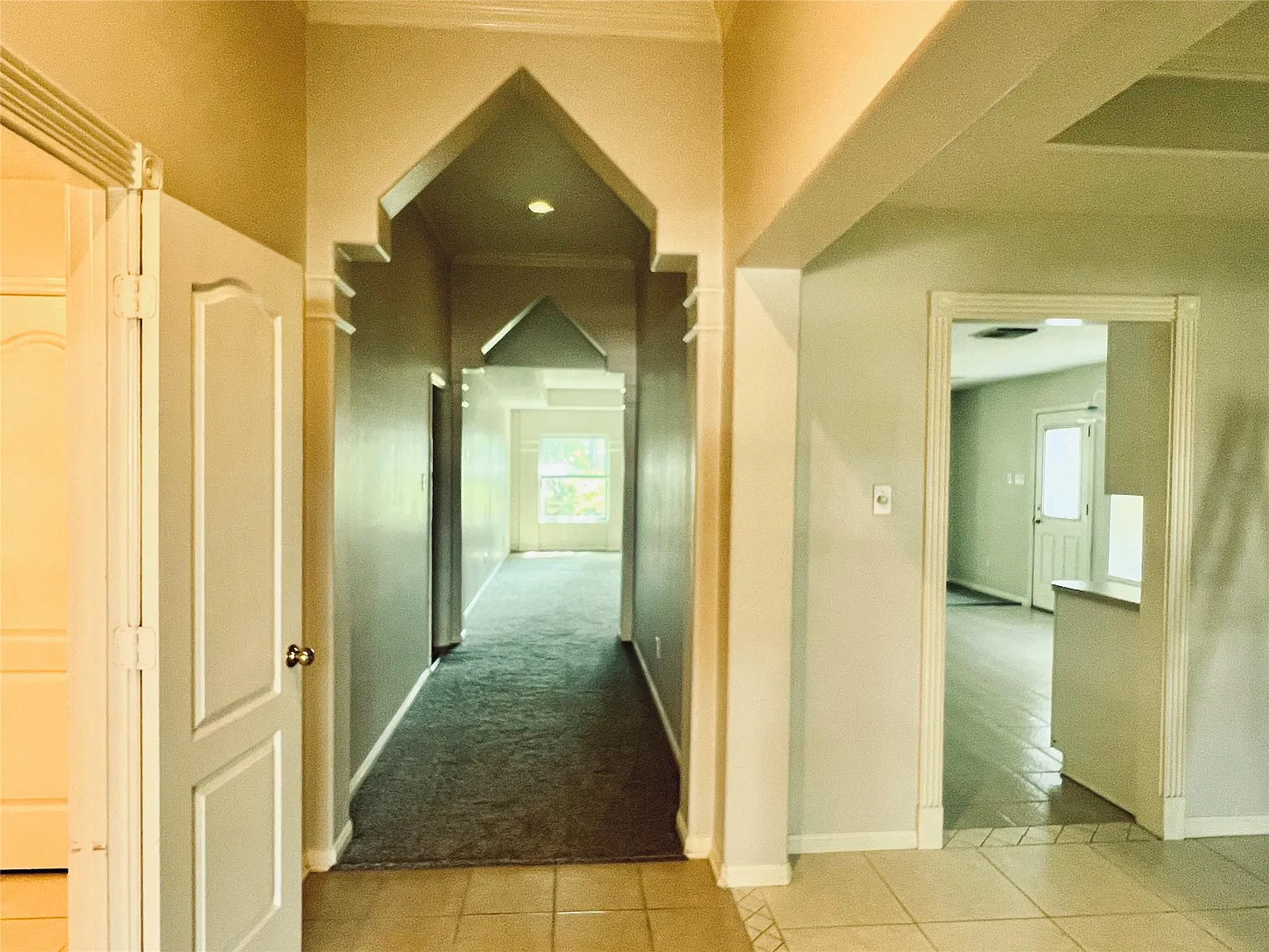 4 bed, 2.0 bath, 2287 sqft, $2,600 — Photo 3
