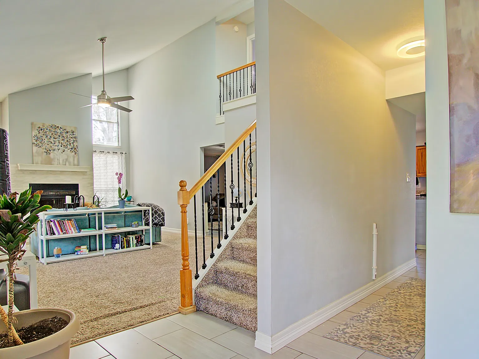 3 bed, 2.5 bath, 1922 sqft, $2,273 — Photo 4