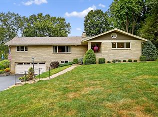 109 Robinhood Ln, Mcmurray, PA 15317