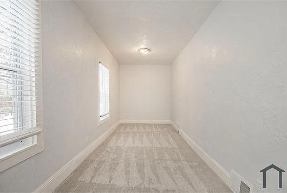 10011 Elizabeth Ave — Photo 9