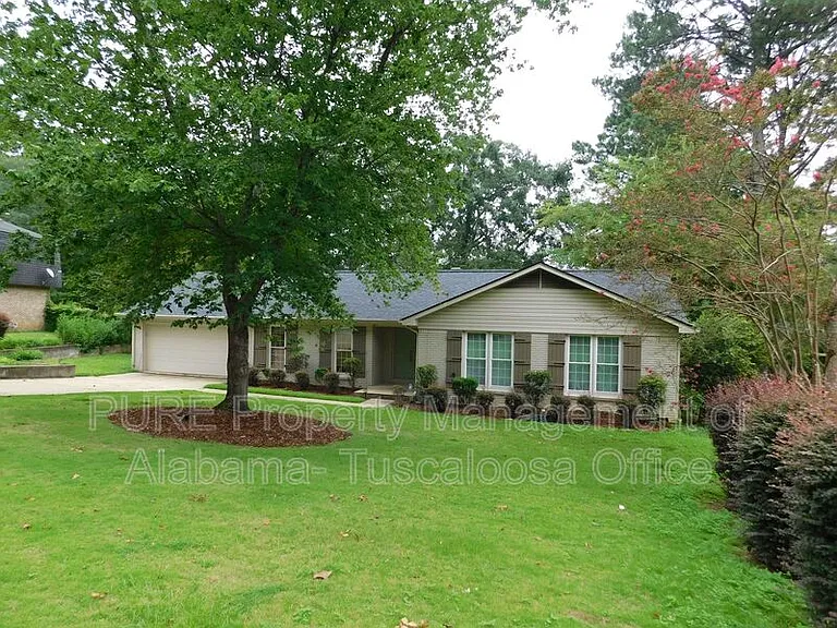 1213 Heritage Ln — Photo 3