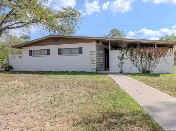 717 skylane, Uvalde, TX 78801