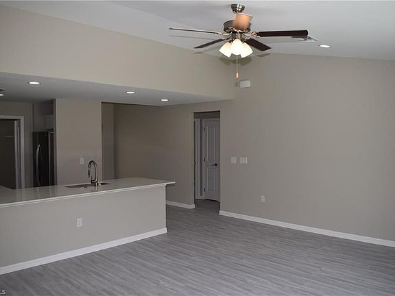 3rd image of 3688 Donahue Ave